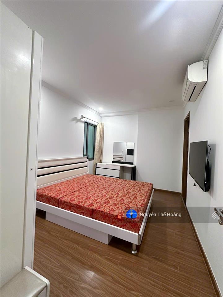 Giá thật, bán ch 3n  2wc 95m2 tòa ecogreen. giá chỉ 7 tỷ 4, full nội thất ban công đông nam, sổ đỏ