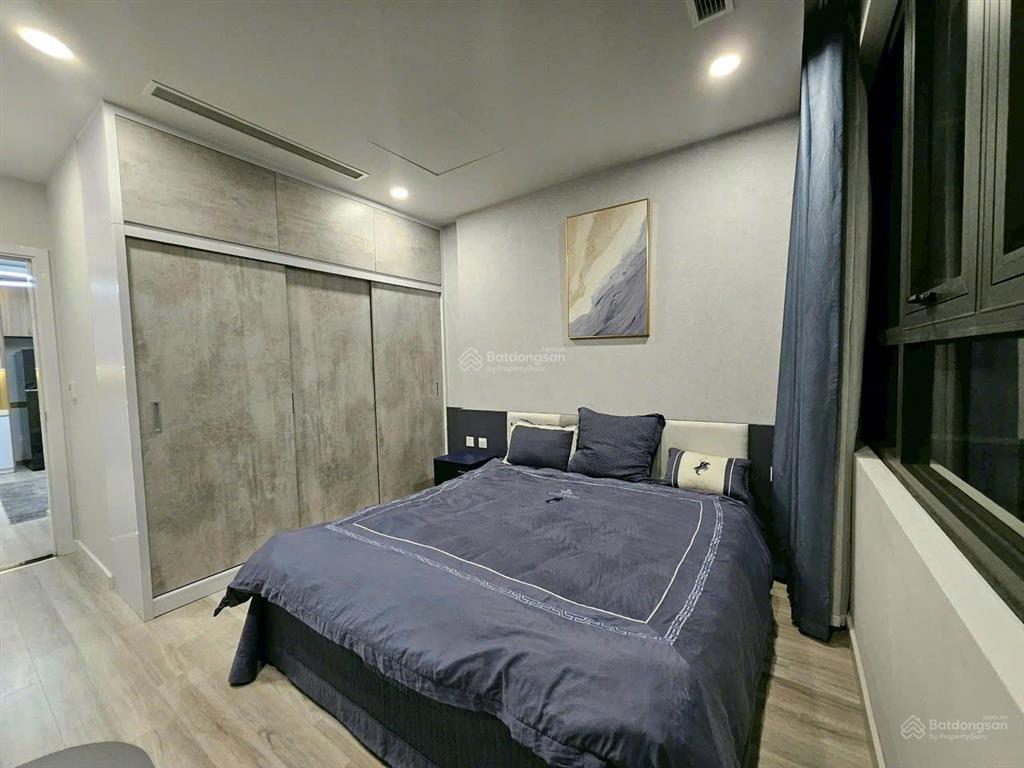 Gia đình cần bán lại ch 2n tòa brg lê văn lương. nhà có đầy đủ nội thất, tầng trung thoáng mát, sổ