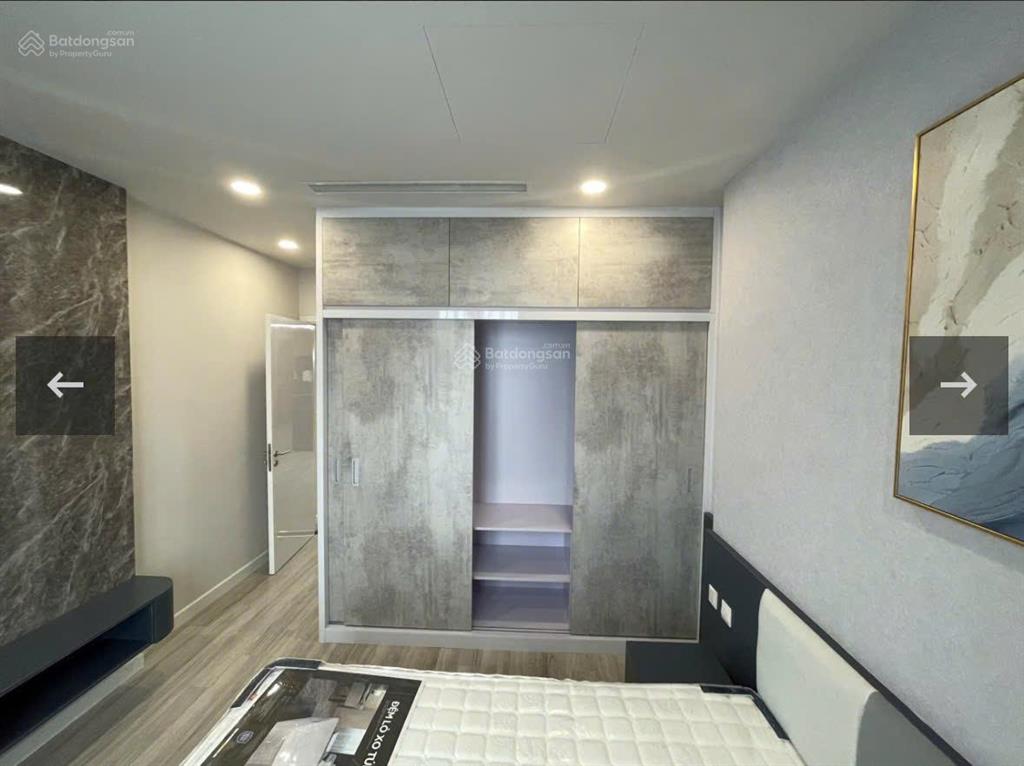 Gia đình cần bán lại ch 2n tòa brg lê văn lương. nhà có đầy đủ nội thất, tầng trung thoáng mát, sổ
