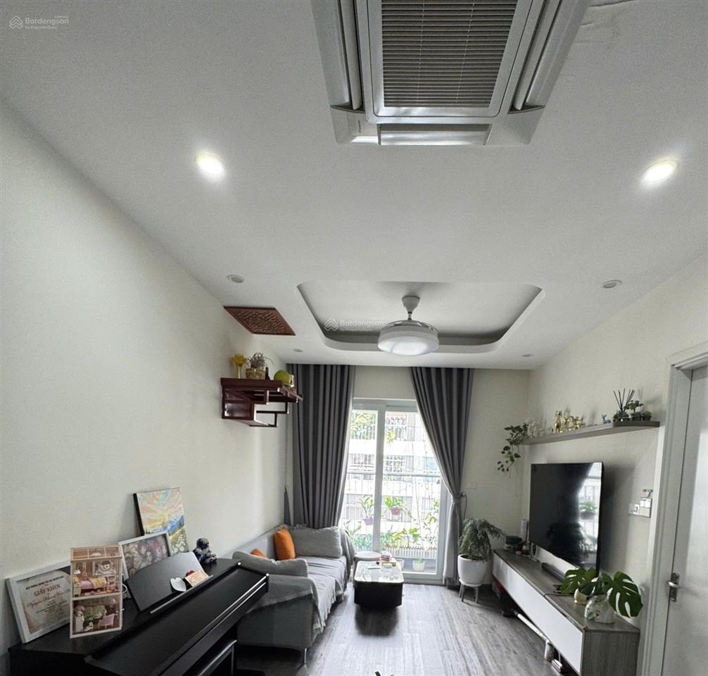 Gia đình cần bán ch 2n  2wc, 72m2 tòa 90nguyentuan. tầng trung, bc đông nam mát, full nội thất, sổ