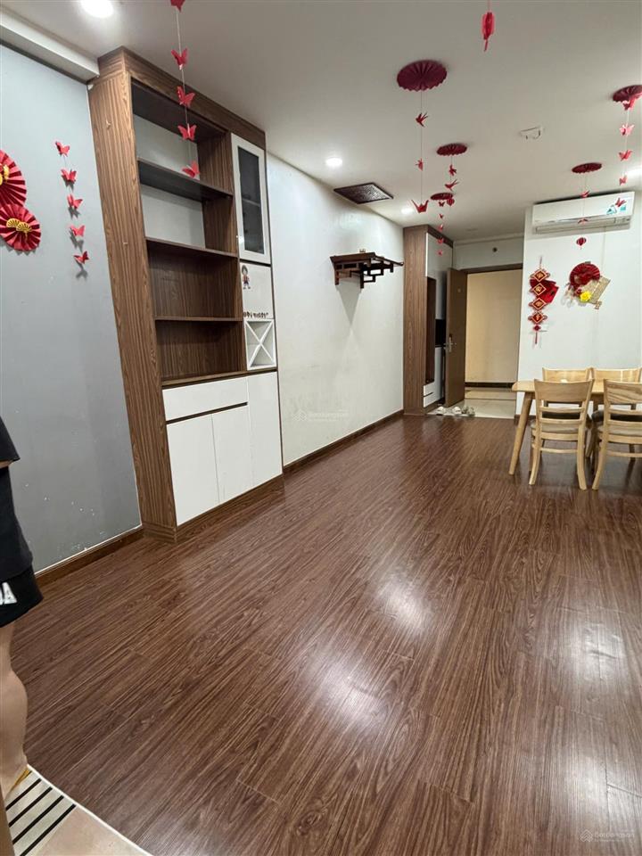 Gia đình cần bán ch 75m2, 2n  2wc tòa eco green, tầng trung bc thoáng mát, full nội thất, sổ đỏ