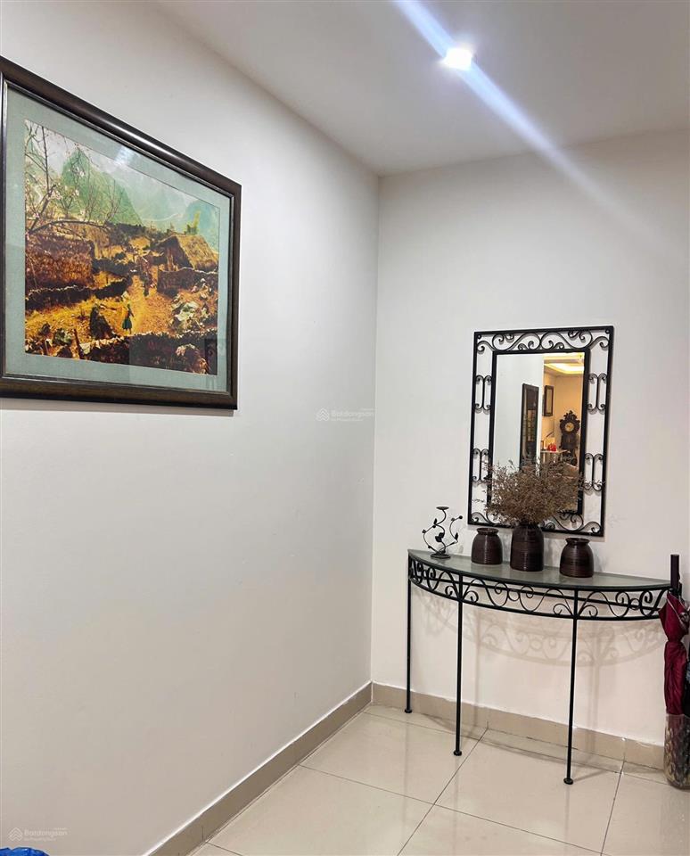 Giá thật, cần bán ch 4n  3wc 200m2 tòa tsq. tầng trung bc thoáng mát, full nội thất, sân vườn đẹp
