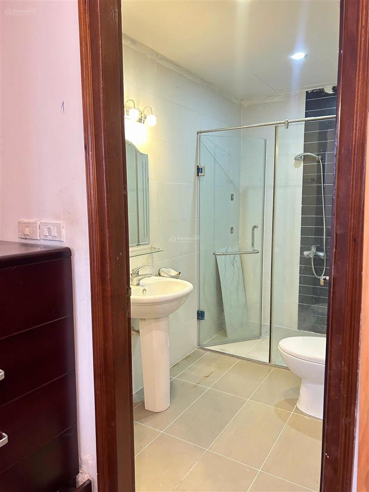 Giá thật, cần bán ch 4n  3wc 200m2 tòa tsq. tầng trung bc thoáng mát, full nội thất, sân vườn đẹp