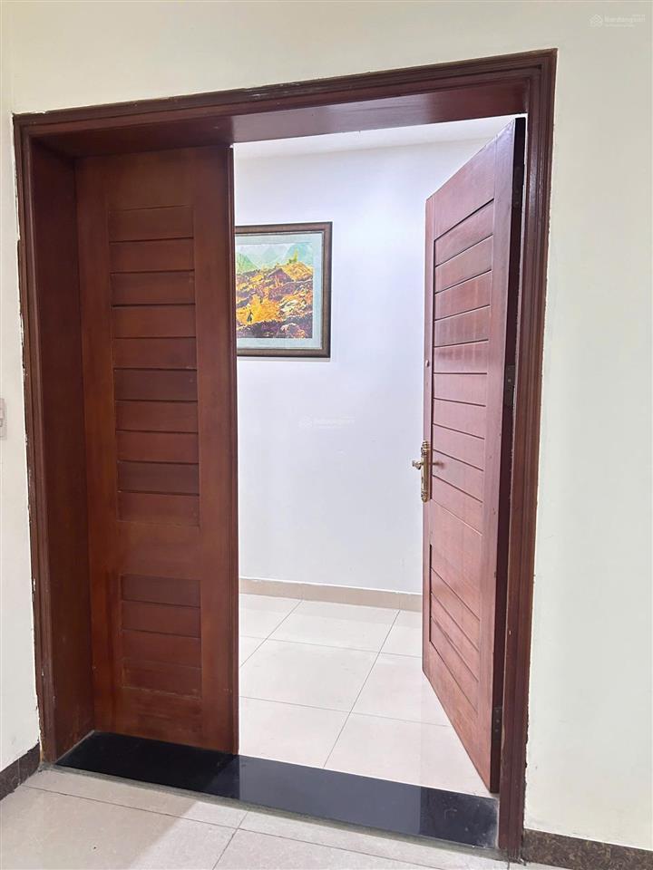 Giá thật, cần bán ch 4n  3wc 200m2 tòa tsq. tầng trung bc thoáng mát, full nội thất, sân vườn đẹp