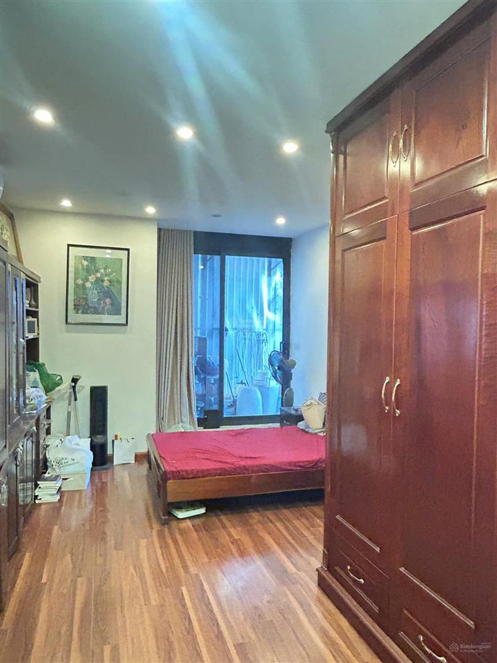 Giá thật, cần bán ch 4n  3wc 200m2 tòa tsq. tầng trung bc thoáng mát, full nội thất, sân vườn đẹp