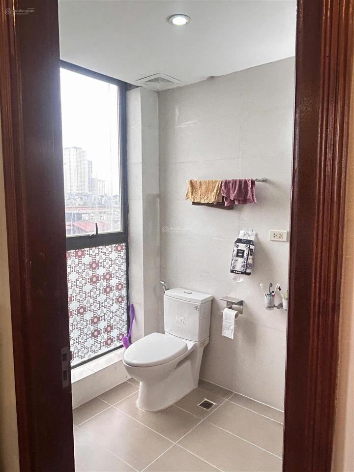 Giá thật, cần bán ch 4n  3wc 200m2 tòa tsq. tầng trung bc thoáng mát, full nội thất, sân vườn đẹp