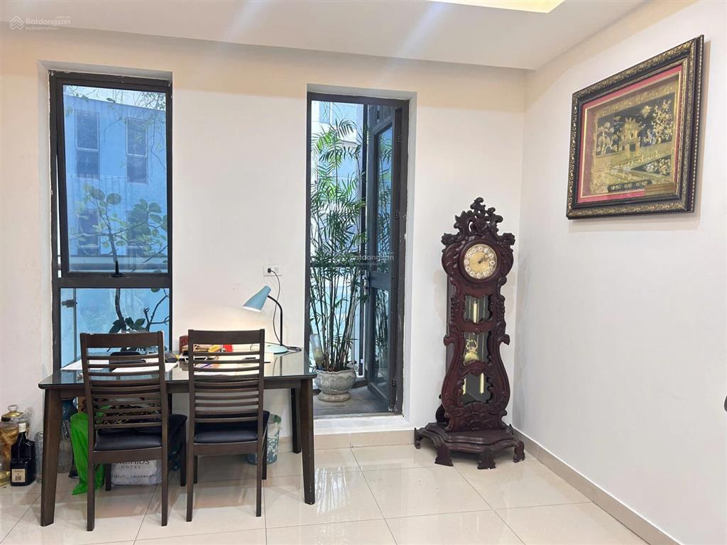 Giá thật, cần bán ch 4n  3wc 200m2 tòa tsq. tầng trung bc thoáng mát, full nội thất, sân vườn đẹp