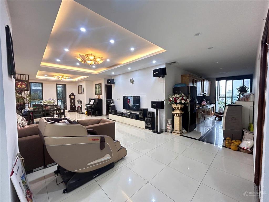Giá thật, cần bán ch 4n  3wc 200m2 tòa tsq. tầng trung bc thoáng mát, full nội thất, sân vườn đẹp