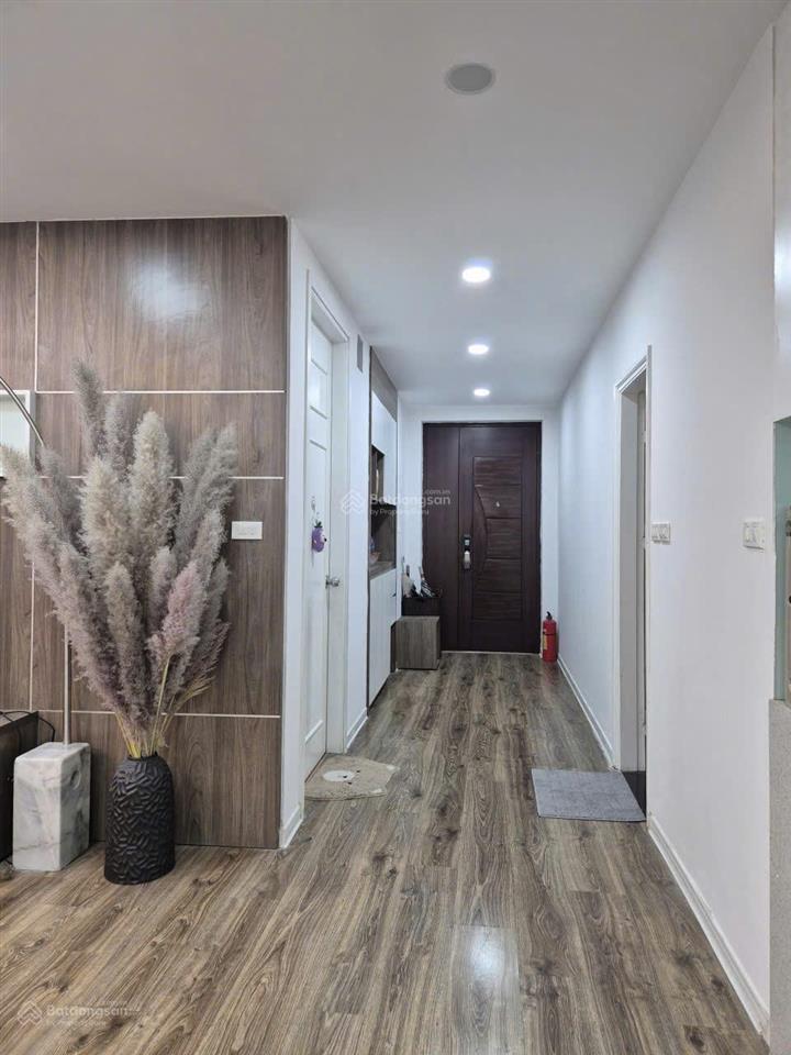 Giá thật, gia đình bán căn 3n  2wc, 106m2 tòa fafilm. tầng trung, bc thoáng mát, full nội thất đẹp