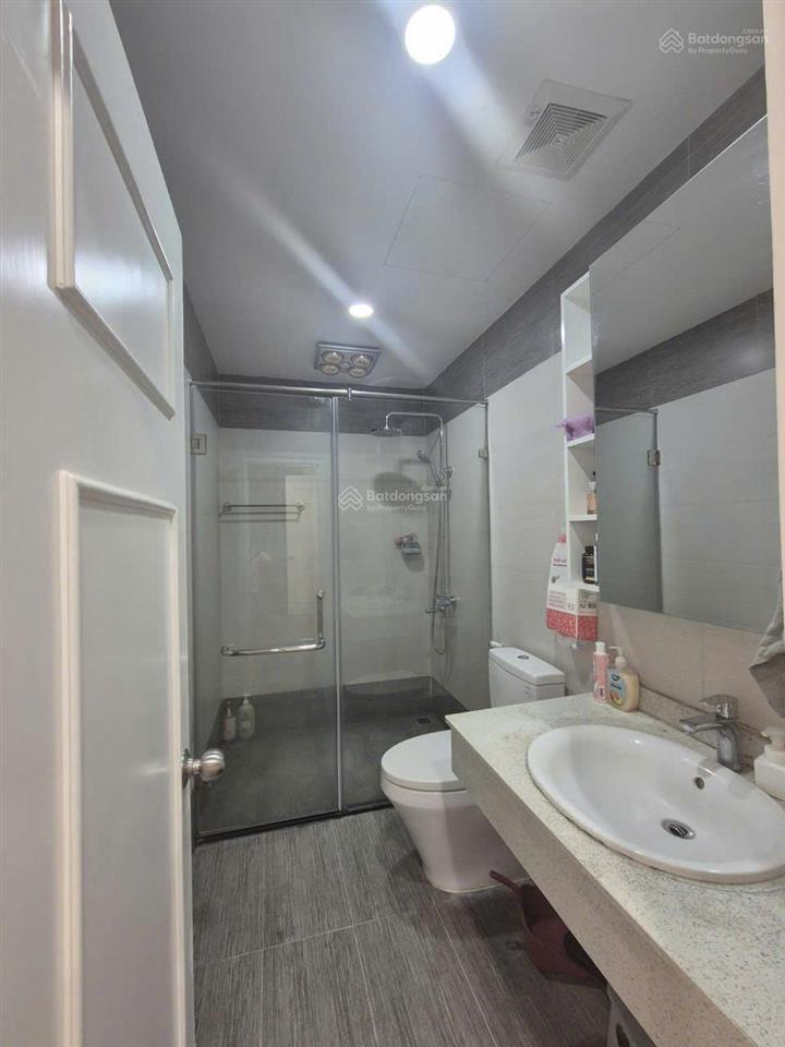 Giá thật, gia đình bán căn 3n  2wc, 106m2 tòa fafilm. tầng trung, bc thoáng mát, full nội thất đẹp
