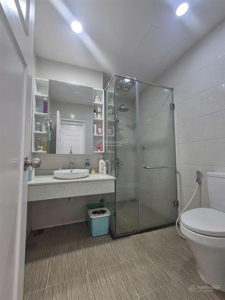 Giá thật, gia đình bán căn 3n  2wc, 106m2 tòa fafilm. tầng trung, bc thoáng mát, full nội thất đẹp