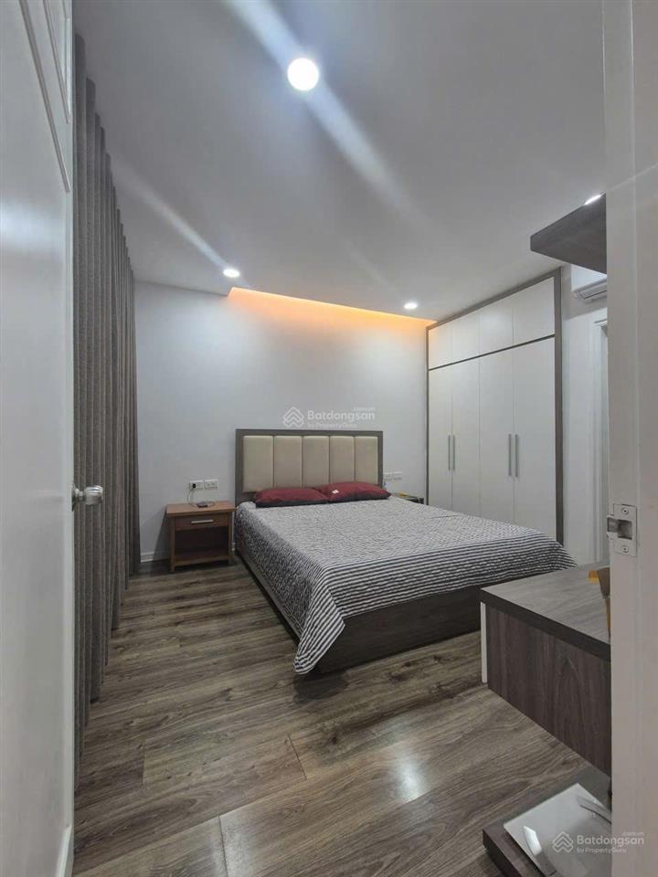 Giá thật, gia đình bán căn 3n  2wc, 106m2 tòa fafilm. tầng trung, bc thoáng mát, full nội thất đẹp