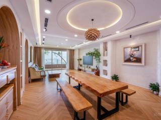 Gia đình cần bán ch 4n tòa hei tower. 176m2, tầng trung bc thoáng mát, full nội thất cao cấp, sổ đỏ