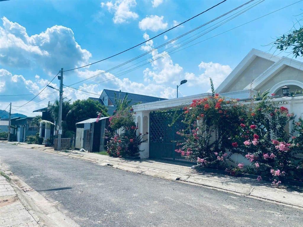 Chủ cần bán đất nền biệt thự nhà vườn tam long. giá siêu hấp dẫn