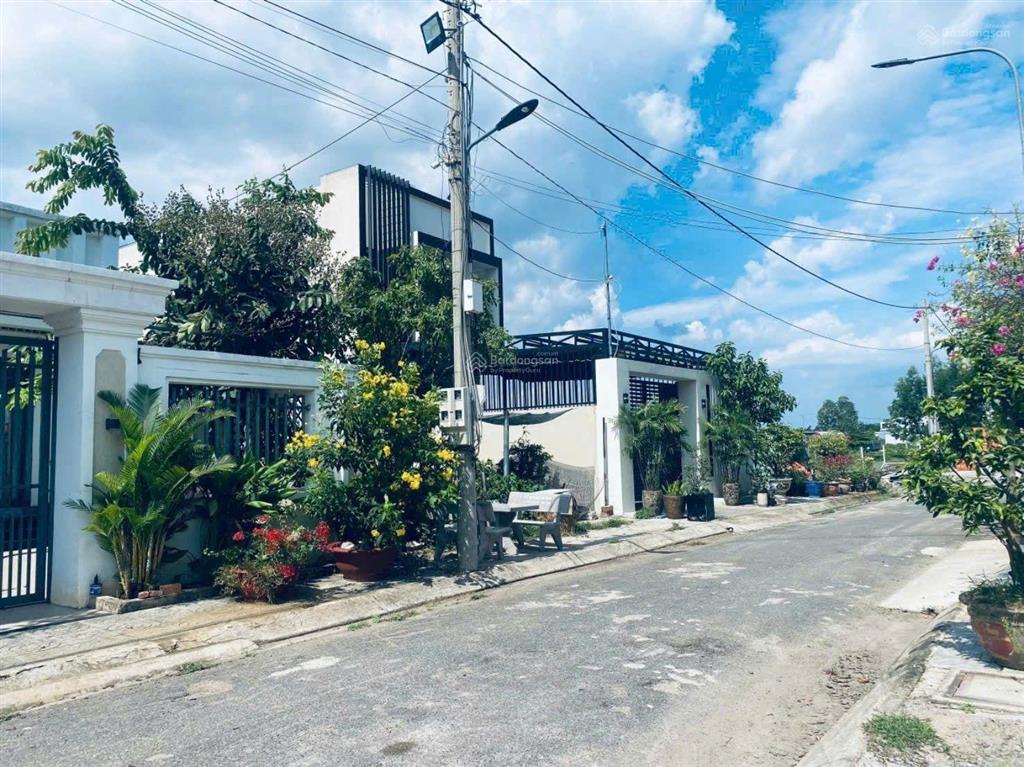 Chủ cần bán đất nền biệt thự nhà vườn tam long. giá siêu hấp dẫn