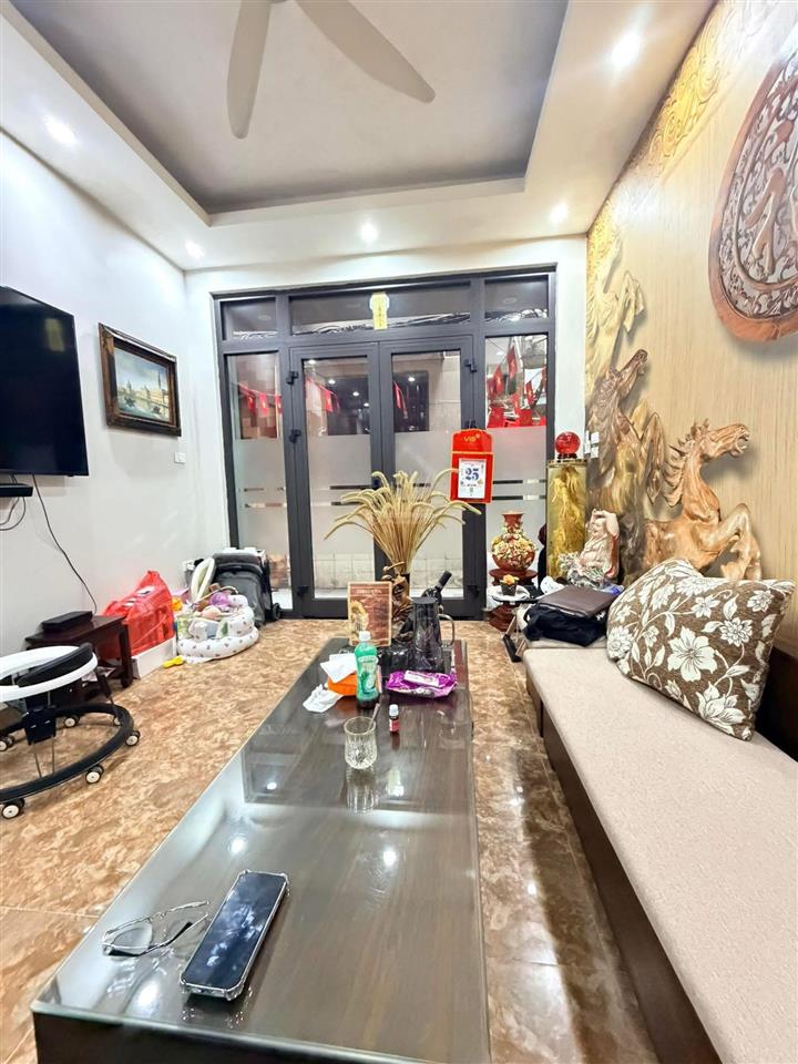 Nhà đẹp lung linh ngõ văn hương đống đa  nhà xây chắc chắn  ra mặt phố cực gần  full nội thất