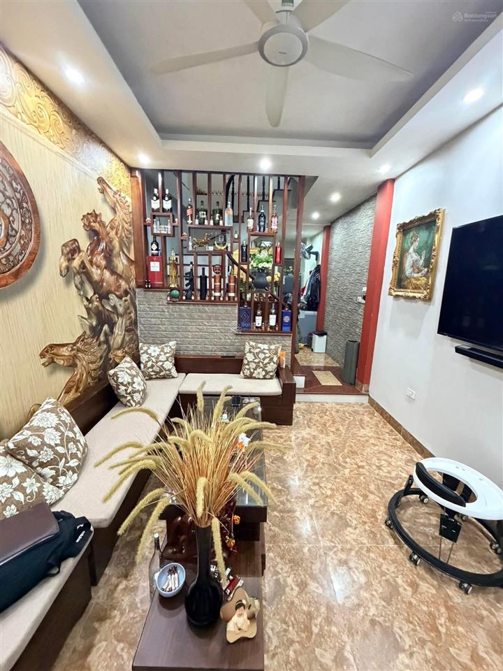 Nhà đẹp lung linh ngõ văn hương đống đa  nhà xây chắc chắn  ra mặt phố cực gần  full nội thất