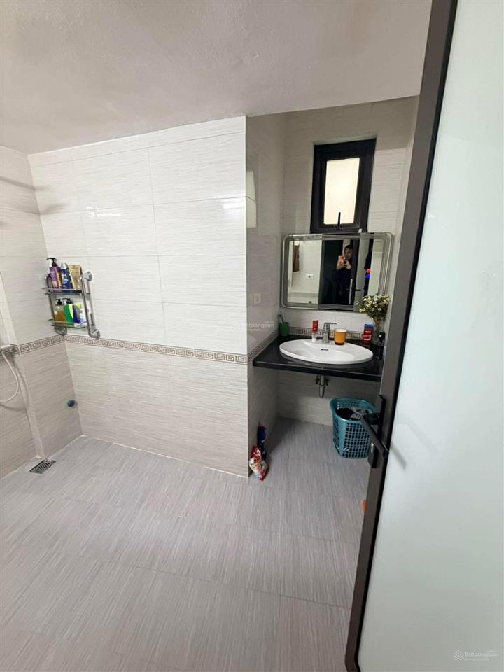 Nhà đẹp lung linh ngõ văn hương đống đa  nhà xây chắc chắn  ra mặt phố cực gần  full nội thất