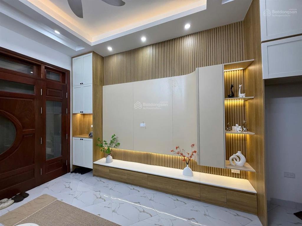 Bán nhà phố ngô gia tự long biên hàng hiếm  nhà đẹp mới koong  ô tô đỗ cổng  20m ô tô tránh