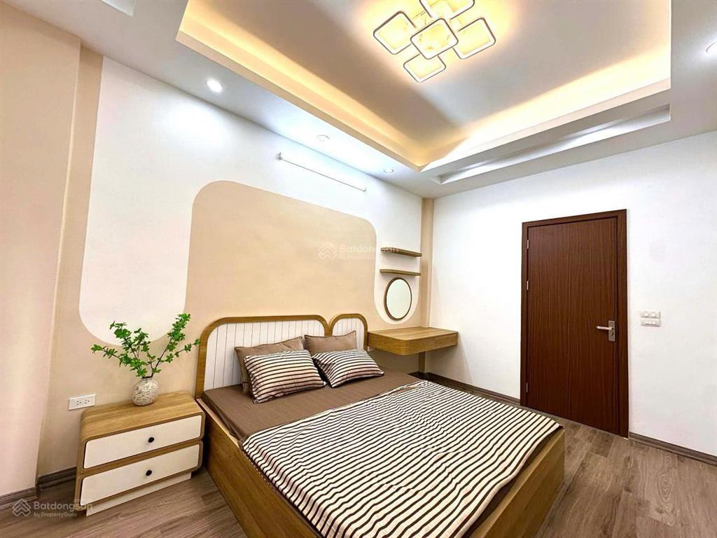 Bán nhà phố ngô gia tự long biên hàng hiếm  nhà đẹp mới koong  ô tô đỗ cổng  20m ô tô tránh