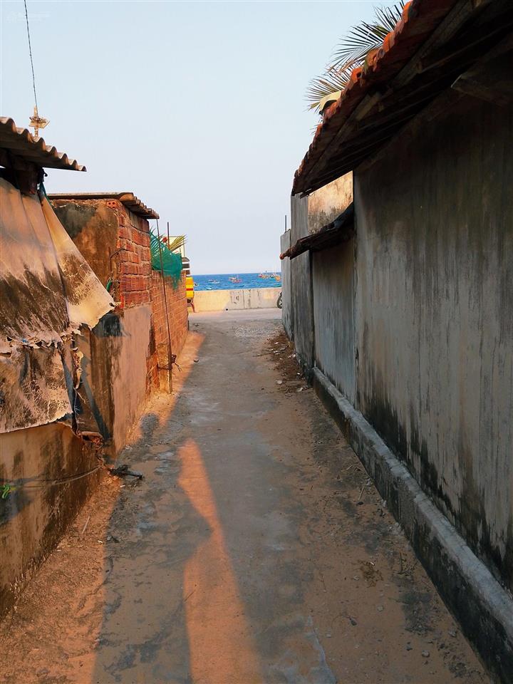 Cần bán căn nhà cấp 4 toạ lạc tại biển long thủy  tuy hoà  cách biển 10 bước chân  giá 5,1 tỉ