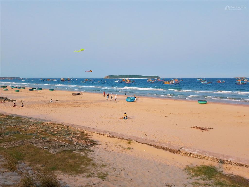 Cần bán căn nhà cấp 4 toạ lạc tại biển long thủy  tuy hoà  cách biển 10 bước chân  giá 5,1 tỉ