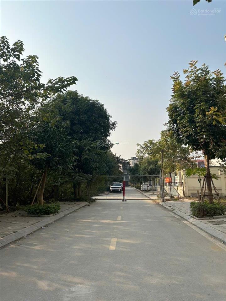 Bán đất dịch vụ trôi  hoài đức  hà nội  67,3m2  đường oto tránh