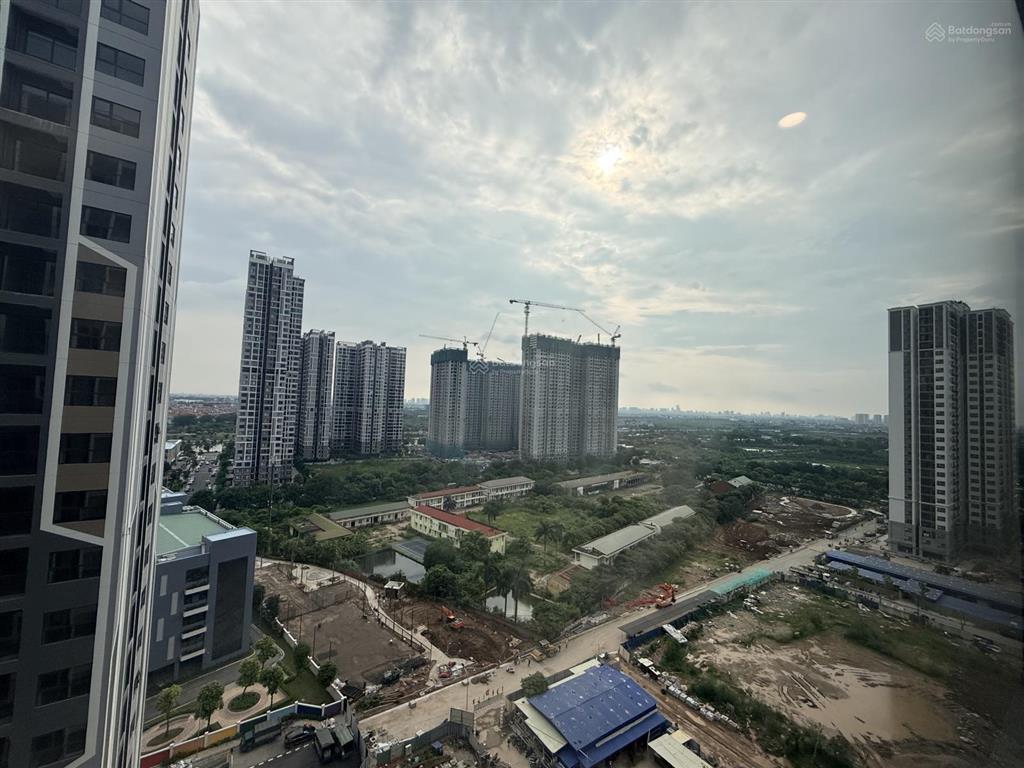 Chính chủ em, cần chuyển đổi nên bán lại căn 2pn góc siêu đẹp be3
