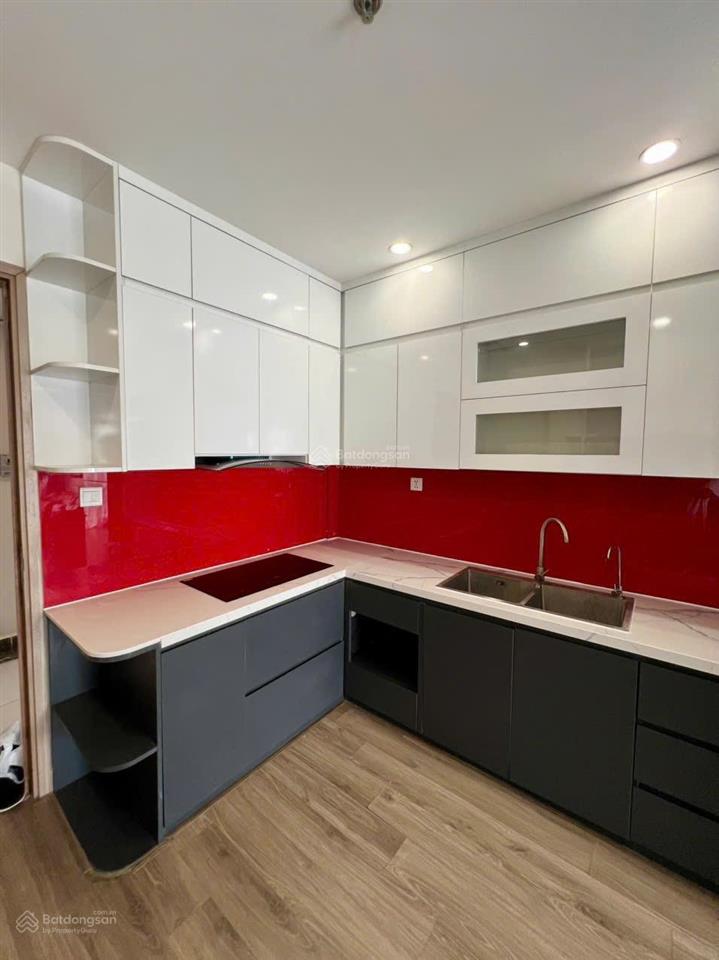 Chính chủ cần bán 3pn  full đồ xịn siêu đẹp, nhà mới, tầng trung, view thoáng gần tòa technopark