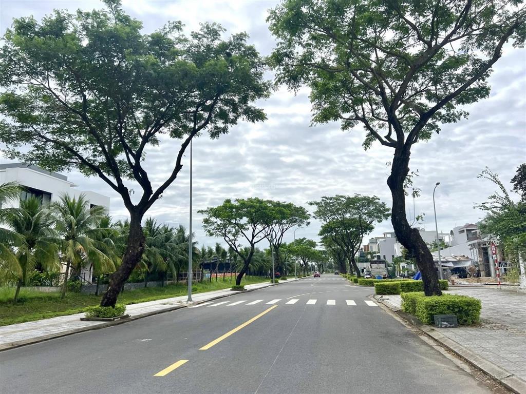 Đất nền fpt  phân khu trung tâm  cạnh trường fpt  chỉ 5,6 tỷ/96,6m2