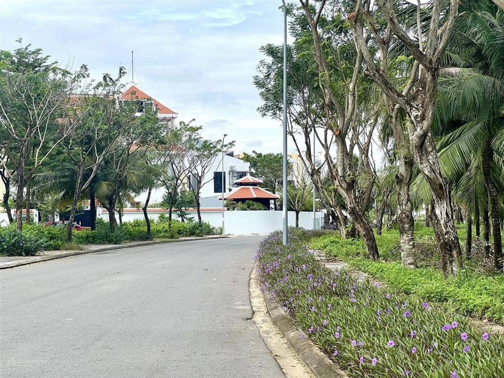 Đất nền fpt  phân khu trung tâm  cạnh trường fpt  chỉ 5,6 tỷ/96,6m2