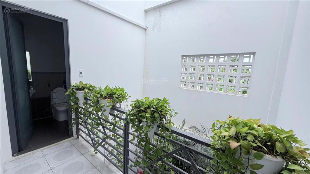 Nhà xinh 2,5 full nội thất  đối diện công viên  chỉ 6,5 tỷ