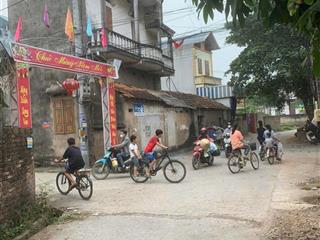 Hàng hót nóng chỉ hơn quanh 2 tỷ  đường ô tô thông sát nhập thị trấn chúc sơn nay thuộc phường