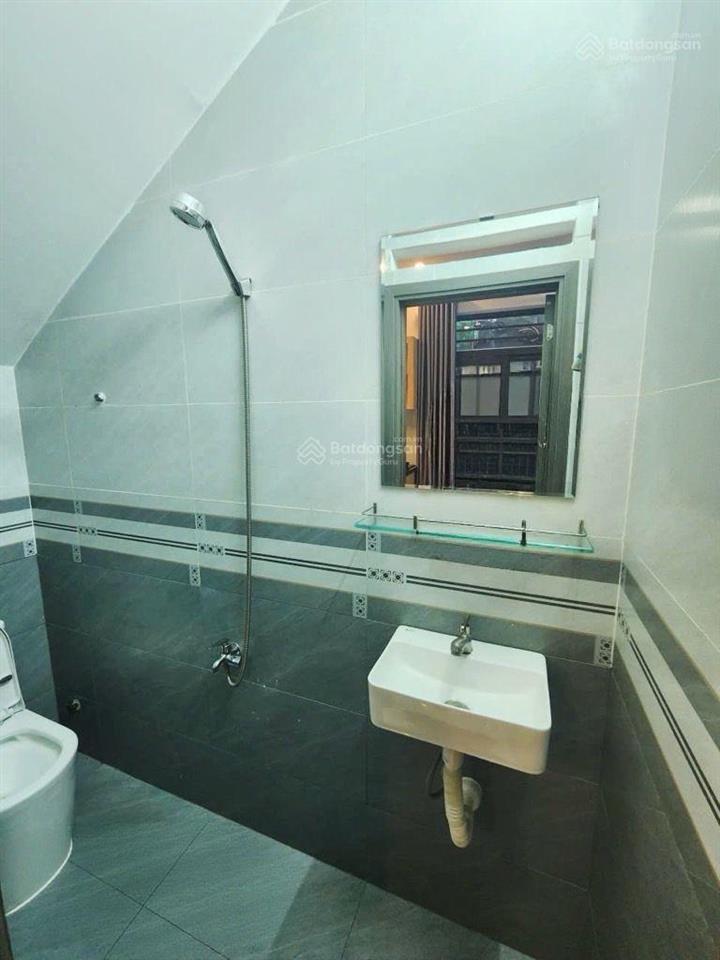 Nhà đẹp 2 tầng phan xích long đang cho thuê 15 triệu/tháng. chỉ 5,5 tỷ .