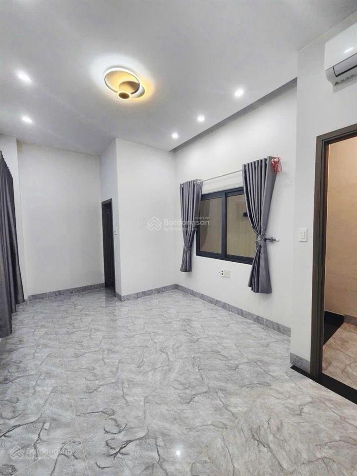 Nhà đẹp 2 tầng phan xích long đang cho thuê 15 triệu/tháng. chỉ 5,5 tỷ .