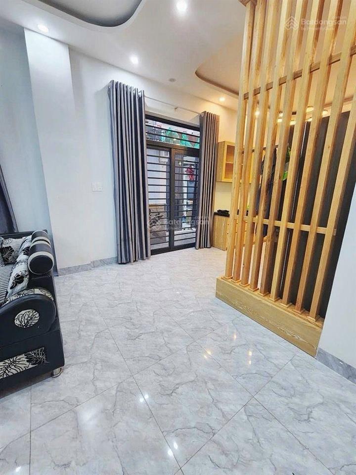 Nhà đẹp 2 tầng phan xích long đang cho thuê 15 triệu/tháng. chỉ 5,5 tỷ .