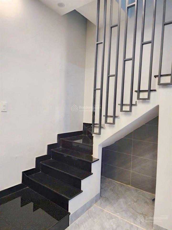 Nhà đẹp 2 tầng phan xích long đang cho thuê 15 triệu/tháng. chỉ 5,5 tỷ .