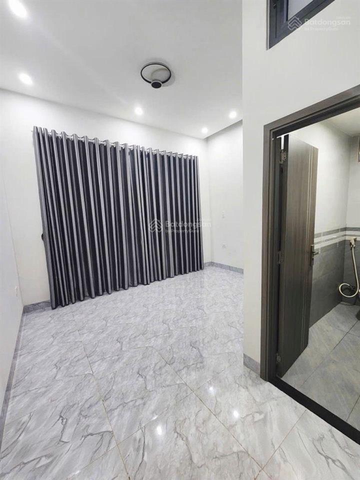 Nhà đẹp 2 tầng phan xích long đang cho thuê 15 triệu/tháng. chỉ 5,5 tỷ .