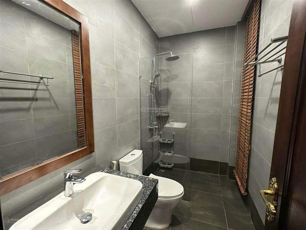 Siêu phẩm căn hộ 1pn cao cấp 40m2  thiết kế sang trọng  ngay cầu sài gòn  có dọn phòng