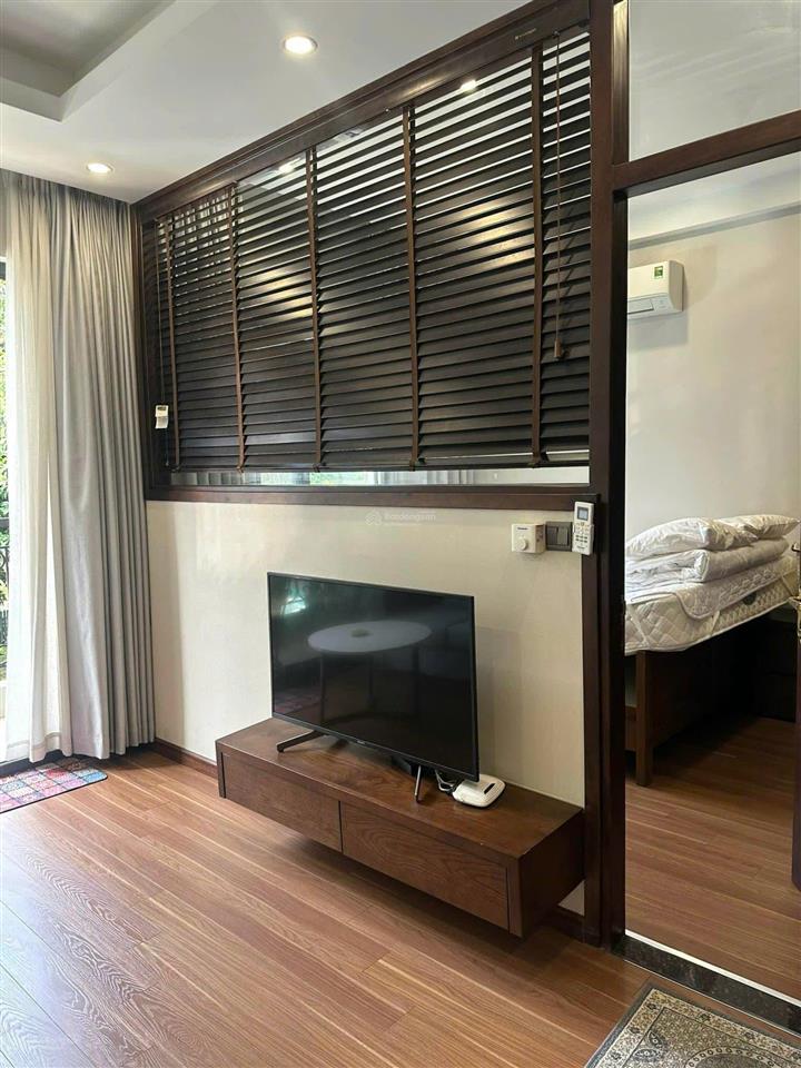 Siêu phẩm căn hộ 1pn cao cấp 40m2  thiết kế sang trọng  ngay cầu sài gòn  có dọn phòng
