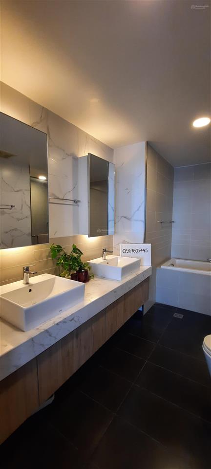Căn hộ watermark 3 phòng ngủ, tầng cao, view hồ, chính chủ cho thuê dài hạn