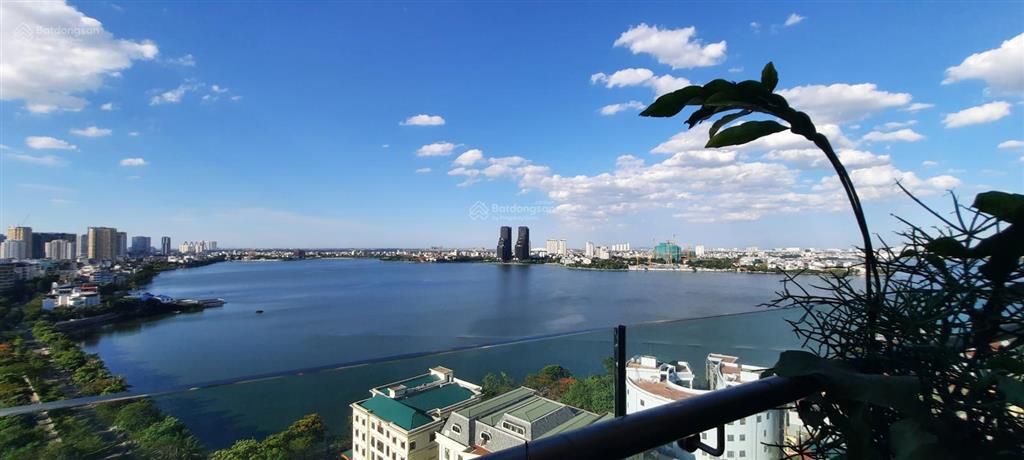 Căn hộ watermark 3 phòng ngủ, tầng cao, view hồ, chính chủ cho thuê dài hạn