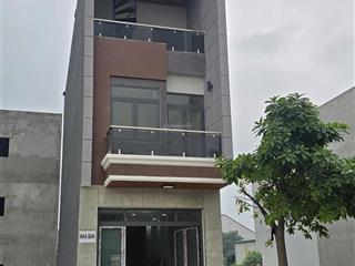 Bán nhà mới xây gần vòng xoay an phú, cách dt743 100m, shr, nhà 4pn 4wc và sân thượng