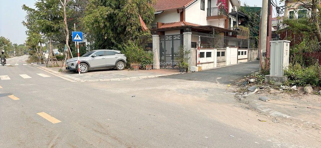 Bán đất tặng nhà 3 tầng về ở luôn.đường thông oto.giá nhỉnh 4tỷ