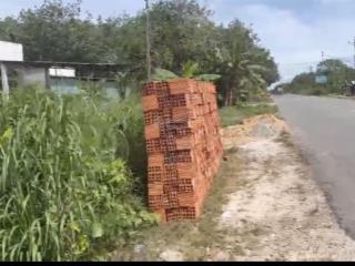 Bán đất 300m2 tại đường 749b, 850 triệu, sổ đỏ đầy đủ, hướng nam, mặt tiền 5m