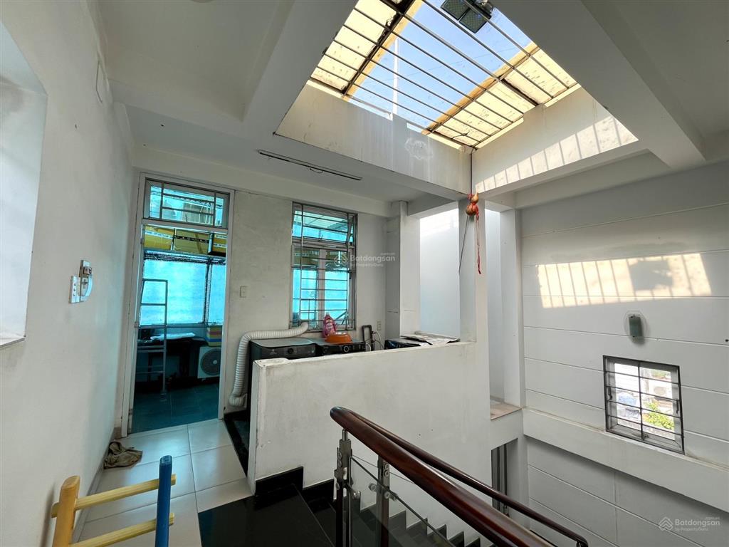 4.9 x 14m  lý thường kiệt  4 tầng btct  hxh thông  chỉ 7.9 tỷ tl