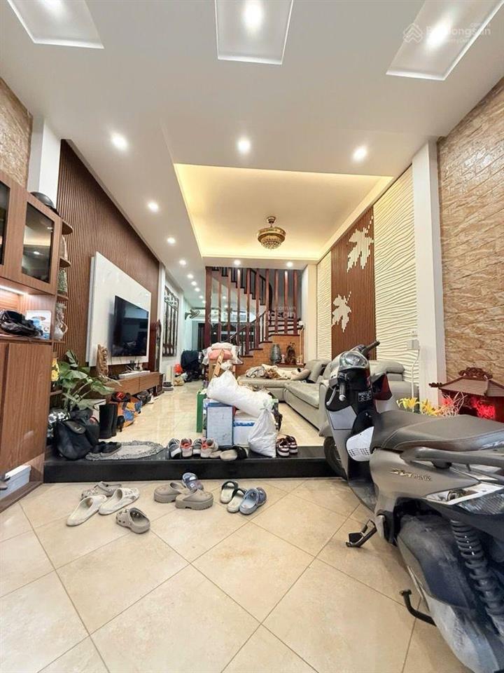 Nhà đẹp xuân la, ô tô tránh nhau, 3 bước ra mặt phố, hàng xóm hồ tây, 63m2, giá chào 21 tỷ.