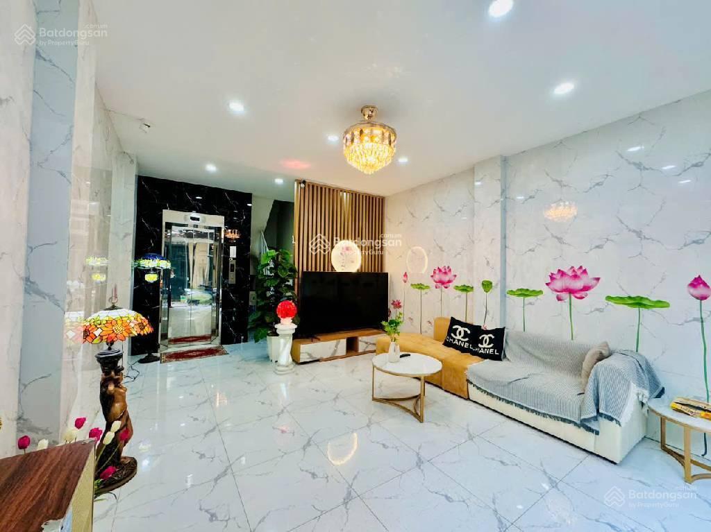 Bán nhà võ chí công, ngõ ô tô tránh nhau, sát phố, view hồ tây, ở sướng, 60m2 chỉ 20 tỷ
