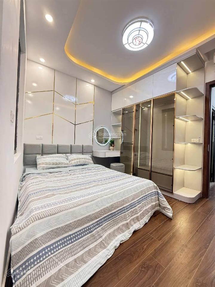 Nhà 6 tầng đẹp sát mặt phố cầu giấy, 10m ô tô, lô góc thoáng sáng, ở sướng 43m2, 11.8 tỷ.
