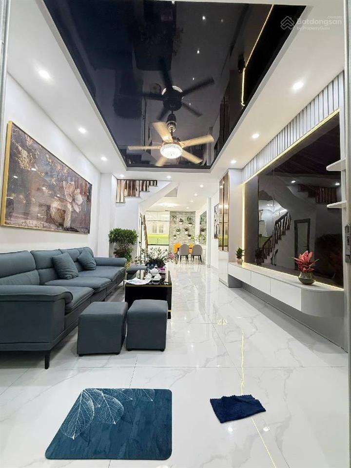 Nhà 6 tầng đẹp sát mặt phố cầu giấy, 10m ô tô, lô góc thoáng sáng, ở sướng 43m2, 11.8 tỷ.